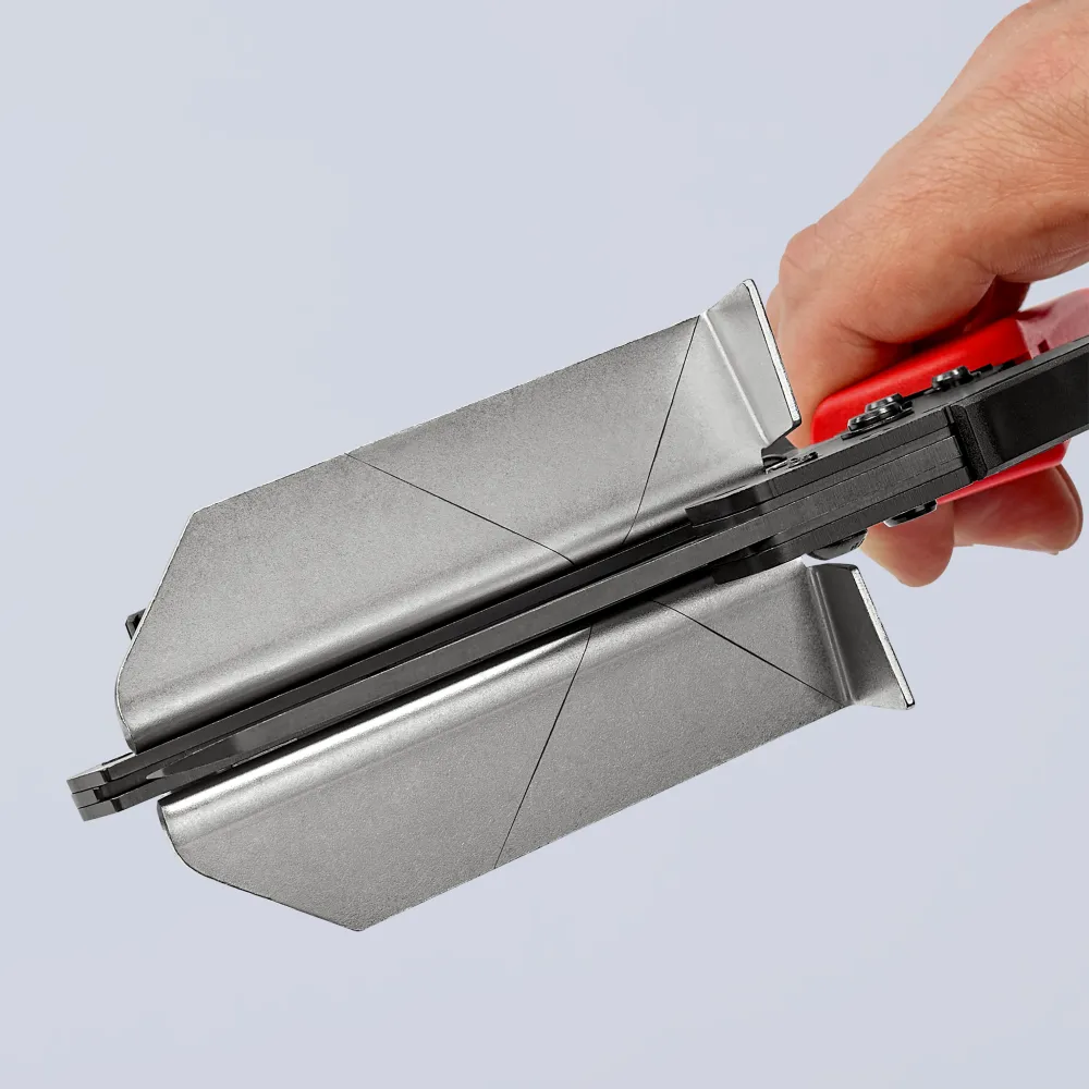 Pince pour plastique et goulotte